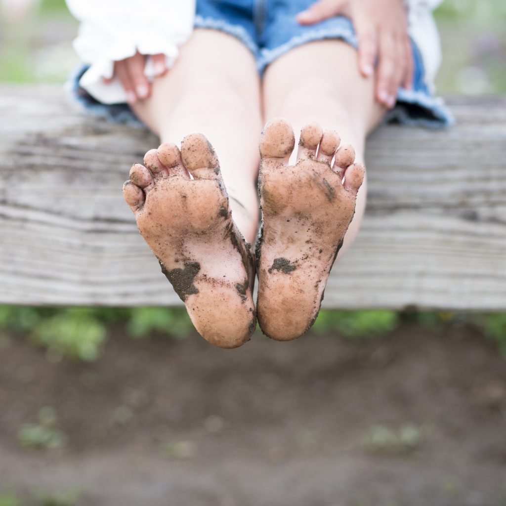 Going Barefoot Benefits Brain Development Good Living Guide