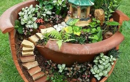 People Are Turning Broken Flower Pots Into The Cutest Fairy Gardens